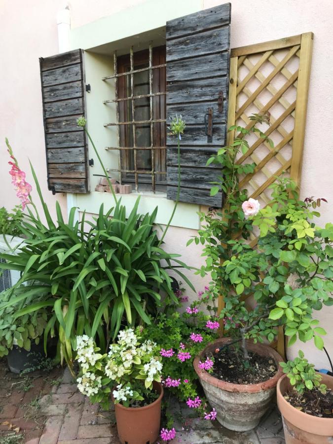 Una Casa Di Campagna Dossobuono Exterior foto