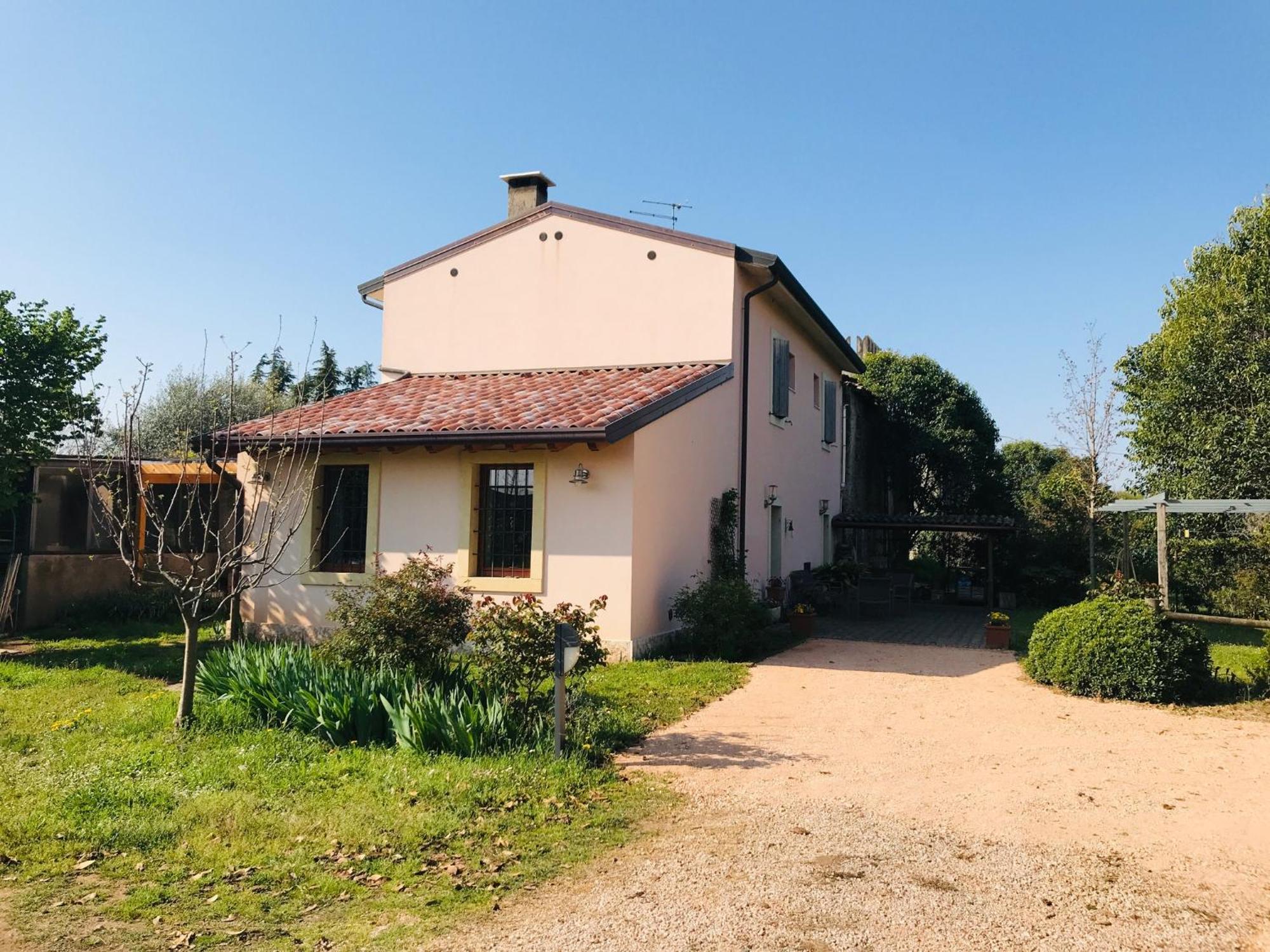 Una Casa Di Campagna Dossobuono Exterior foto